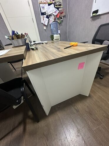 Ofis masaları: Muellim stolu - uzunlugu - 140 ve eni 70 Telebeler ucun stol - — 3