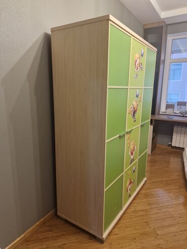 Детские и подростковые гарнитуры: Для мальчика, Б/у, 3 двери, Распашной, Прямой шкаф
