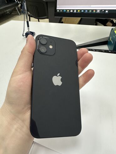 Apple iPhone: IPhone 12, Б/у, 64 ГБ, Черный, Защитное стекло, 79 %