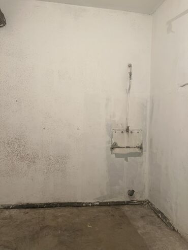 сдается дом рабочий городок: - Отдельная комната с бетонным полом и оштукатуренными стенами -