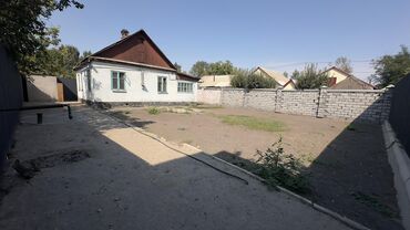меняю квартиру на дом в бишкеке: Дом, 70 м², 4 комнаты, Собственник, Старый ремонт