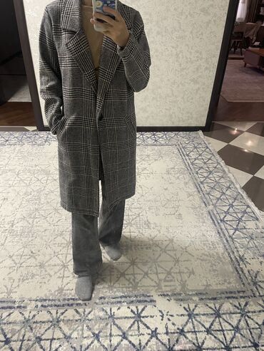 женский пуховик новый: Uzun üst geyimi astarsızdır.Jaket materialı kimidir.Payız-yaz üçün