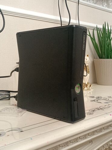 xbox 360 new: 1. Продаётся Xbox 360 в отличном б/у состоянии. 2. Готовый к тому