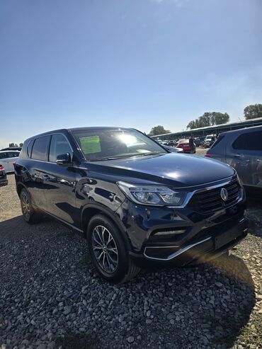 крыло на рекс: Темно-синий внедорожник SsangYong Rexton, оснащенный литыми дисками