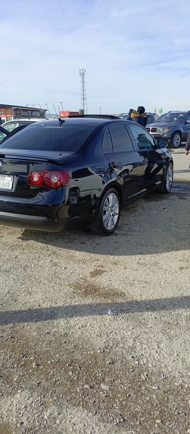 Volkswagen: Volkswagen Jetta: 2 l | 2009 il Sedan — 12