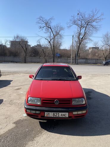 Volkswagen: Volkswagen Vento: 1993 г., 2 л, Механика, Бензин, Седан