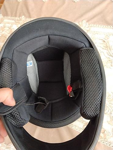 moto 80cc: Tam ölçülü moto dəbilqə – qapalı (full-face) model Xüsusiyyətlər: - — 2