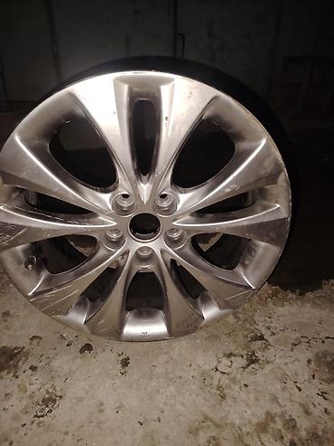 Шины и диски: Hyundai diski 18 lik. bir ədəddir Xüsusiyyətlər: - Material — 2