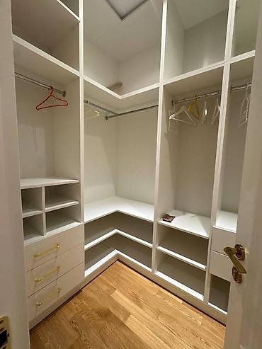 110: İcarəyə verilir 3 otaqlı yeni tikili 110 m², 28 May m. Kateqoriya — 7
