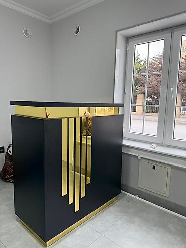 Salon, tibbi mebel dəsti: Satış üçün salon avadanlıqları paketi 1) Geyim asqısı/rek: - Rəng — 4