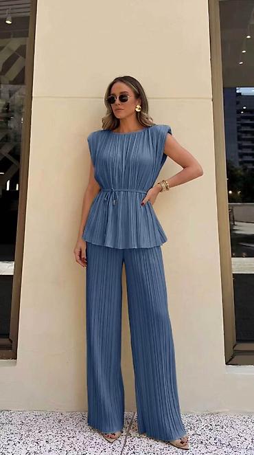 lil solid set: Ženski plisirani komplet – top bez rukava i široke pantalone 2800 din — 1
