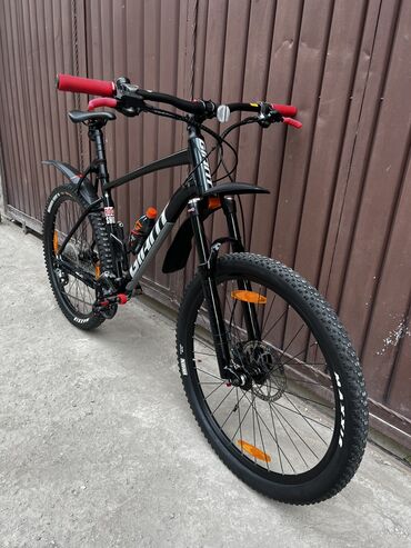 Велосипеды: Продаю велосипед GIANT talon.Рама L колеса 27.5 разноширокие. Вилка