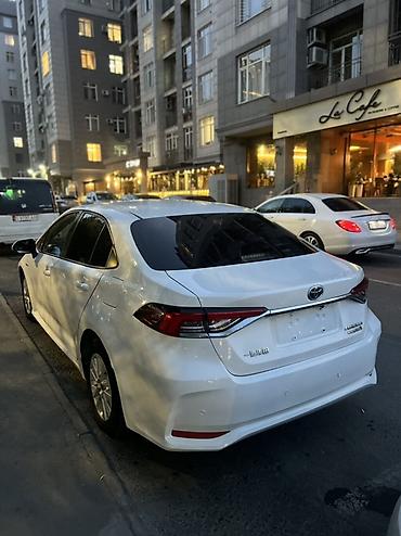 lexus rx 2008: Toyota Corolla: 2023 г., 1.8 л, Вариатор, Гибрид, Седан — 5