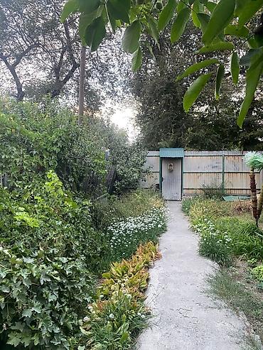 Продажа коттеджей и домов: Продается дом 7,7 соток 53 кв.м + времянка + гараж + баня Центральная — 7