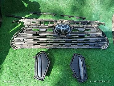 Решётка радиатора и накладки ДХО для Toyota RAV4 (XA50, рестайлинг