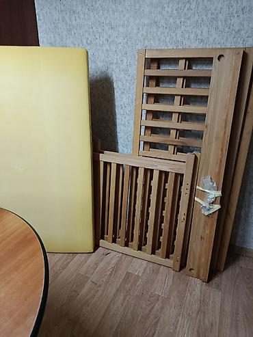 bunk bed: Детская кроватка из массива дерева (разборная) с матрасом - Материал — 1