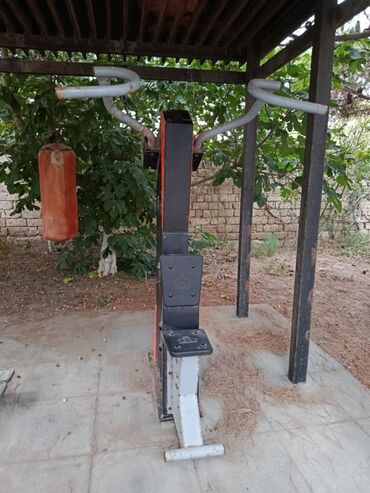 Butslar: Açıq havada istifadə üçün nəzərdə tutulmuş bu idman avadanlığı, əzələ