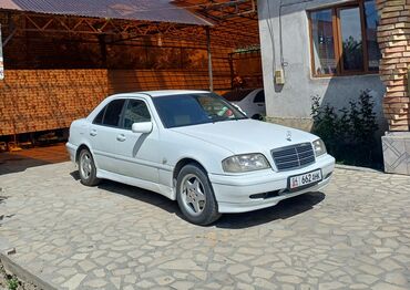 мерседес с 180 в оше: Продается белый седан Mercedes-Benz. Этот автомобиль классического