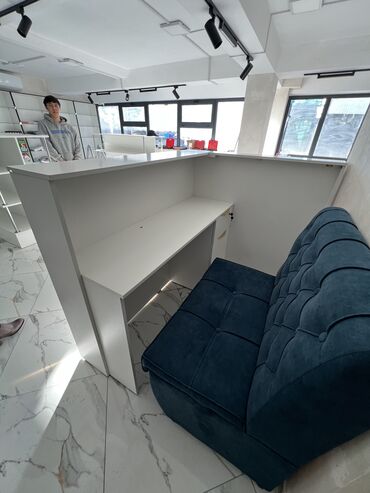 Стойки ресепшн: Столы ресепшен Администраторский стол Кассовый стол Занимаемся — 33