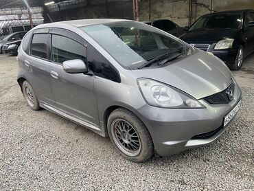 колф 3: Honda Fit: 2009 г., 1.3 л, Автомат, Бензин, Хэтчбэк