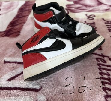 спортивное оборудование: Детская обувь,размеры указаны на фото. Так же одежда на мальчика