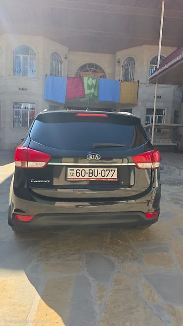 tek oturacaqlar: Kia Carens – 7 yerlik ailəvi miniven Xüsusiyyətlər: - Korpus — 4