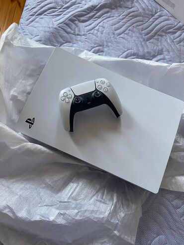 PS5 (Sony PlayStation 5): PlayStation 5 satılır 1 ay istifade edilib pul lazım olduğu üçün 700