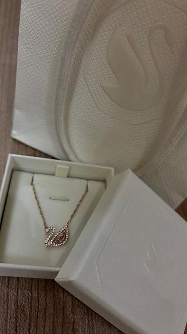swarovski boyunbagi: Boyunbağı, Swarovski, Çəhrayı qızıl, Ödənişli çatdırılma, Ünvandan götürmə — 1