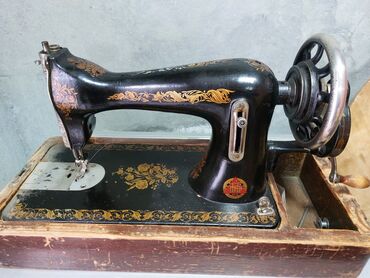 Qədim tikiş maşınları: Paltar tikən maşın, işləkdir,qədimi