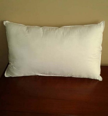 спецодежда рабочая: Подушка популярная и востребованная, новая, размер 70 см х 50 см