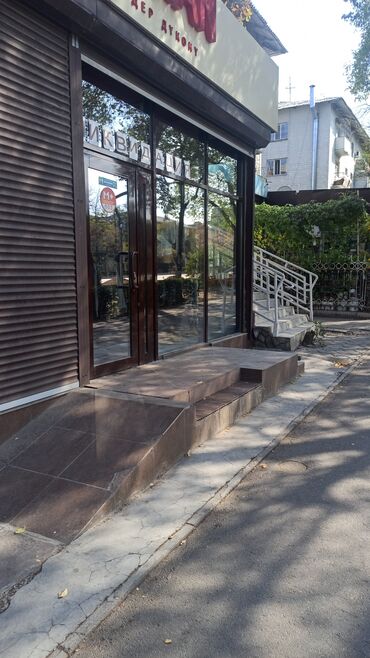 коммерческие помещения: Продаю Магазин В жилом доме, 114 м², Старый ремонт, Отдельный вход, 1 этаж