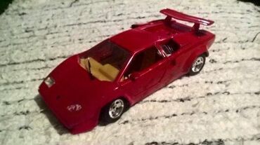 Figurice i makete: Lamborghini Chountach 1988 1 prema 24 Burago — 2