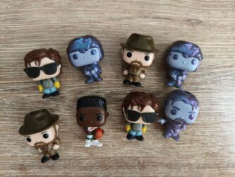 vector robot qiymeti azerbaycanda: Kinder joy "Stranger things" kolleksiyası, regular 5₼, mavi olanlar 8₼