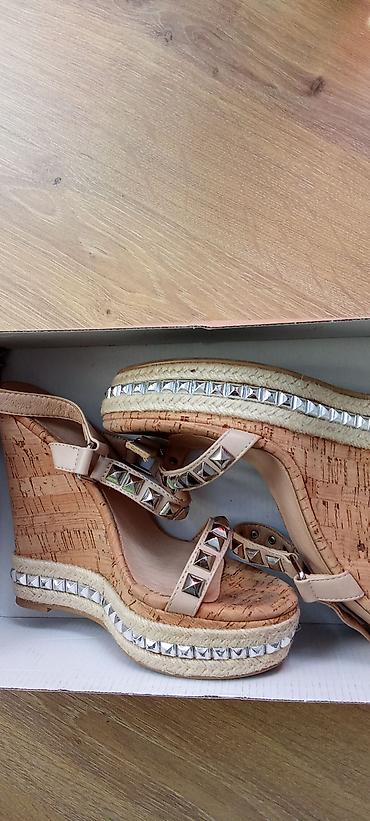 Basanoşka və səndəllər: Qadın platforma sandal - Rəng: bej/nude tonları - Dizayn: Taxta/kork — 1
