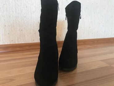 женские зимние замшевые ботинки: Сапоги, Размер: 39.5, цвет - Черный