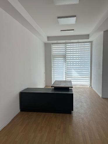 köhnə suraxanı: Nərimanov heykəlinin yanı. İsmayıl Qutqaşınlı küçəsində, Altes Plazada — 10