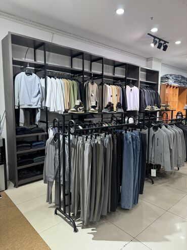 бутик мужской одежды: В торговом центре, 35 м²