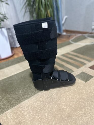 протезы для ног: Ортопедический фиксатор-ботинок (walker) для голеностопа и голени -