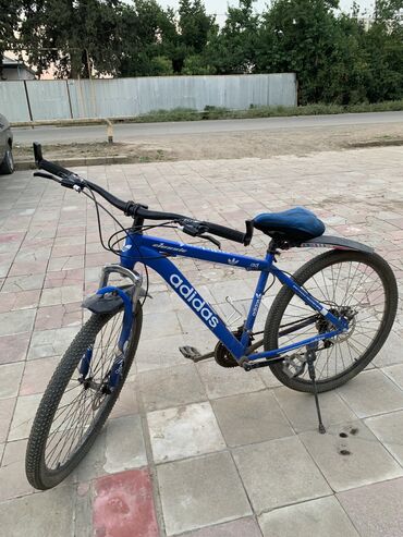 qaçış velosipedi: Б/у Городской велосипед Adidas, 22", скоростей: 11