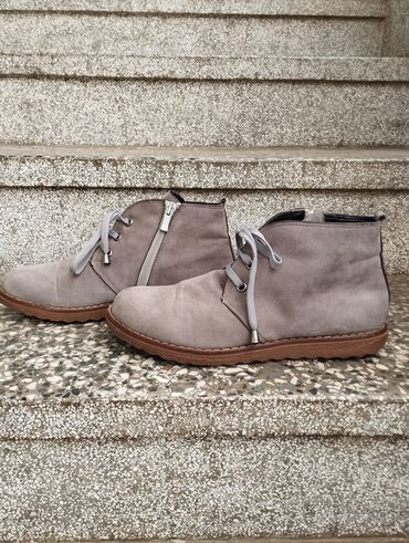 pertlanje patika: Ankle boots, 39