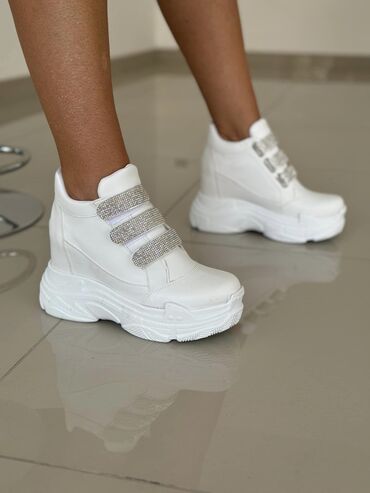 Women's Sneakers and athletic shoes: Cena 4800din
Br36-40
Skrivena peta 9cm — 29