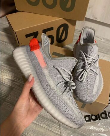 stefano obuca online: Adidas Yeezy Boost 350 patike A klasa.

Novo.
Brojevi 36 do 46