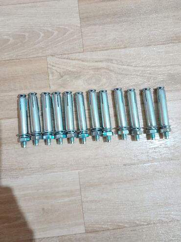 metal boru satisi: Anker bolt.Zavod malıdır.Çox keyfiyyətlidir.12 ədəddir.1 i 1