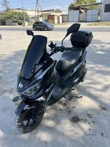 Скутеры: Тип скутера 150 куб. см, Бензин, Б/у — 1