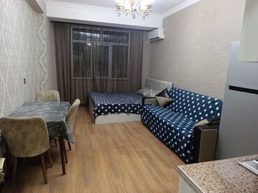 Uzunmüddətli kirayə mənzillər: Studio tipli, mətbəxlə birləşik rahat mənzil. Aşağıdakı mebel və — 6