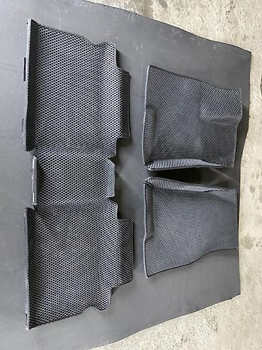 Аксессуары и тюнинг: Комплект автомобильных 3D-ковриков (передние и задние) из ячеистого — 3