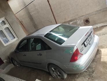 Nəqliyyat: Ford Focus sedan – gümüşü rəng - Ban növü: sedan, 4 qapı - Mühərrik