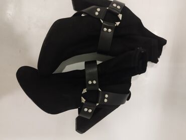 Botinka və botilyonlar: Guess, Ölçü: 37.5, rəng - Qara, İşlənmiş -da lalafo.az — 16 Botinka və botilyonlar: Guess, Ölçü: 37.5, rəng - Qara, İşlənmiş — 16