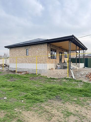 Продажа коттеджей и домов: ✨Продаётся дом в с. Сокулук✨ 🏡Характеристики： • Участок - 3,5 сотки • — 3