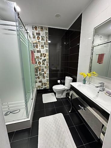 Продажа коттеджей и домов: Предлагается к продаже двухэтажный дом, расположенный в ж/м Ынтымак — 12